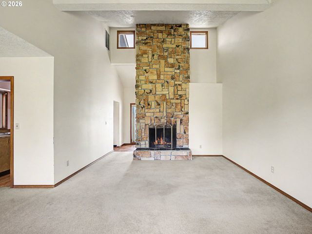 22713 Se NAOMI Dr, Damascus, OR 97089