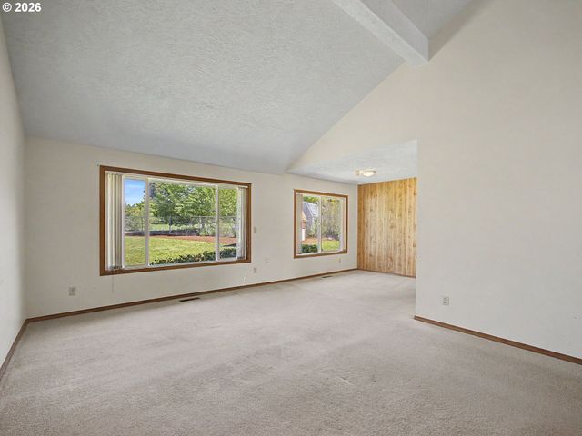 22713 Se NAOMI Dr, Damascus, OR 97089