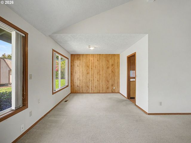 22713 Se NAOMI Dr, Damascus, OR 97089