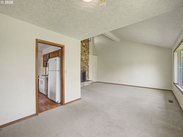 22713 Se NAOMI Dr, Damascus, OR 97089