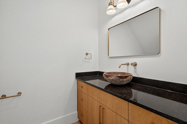 400 Emerald WAY, Horseshoe Bay, TX 78657