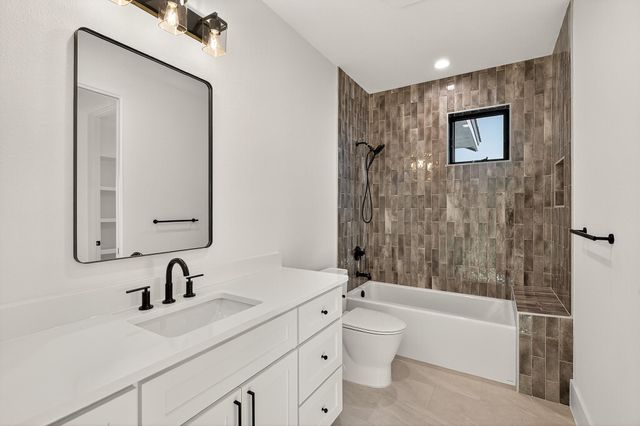 400 Emerald WAY, Horseshoe Bay, TX 78657