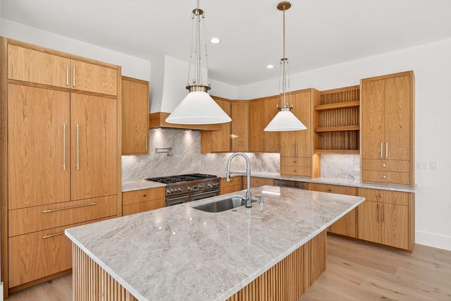 400 Emerald WAY, Horseshoe Bay, TX 78657