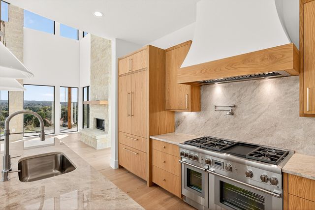 400 Emerald WAY, Horseshoe Bay, TX 78657