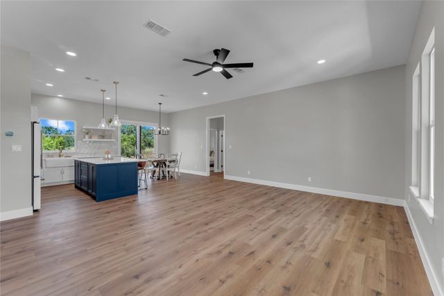 1175 Moose TRL, Kingsland, TX 78639