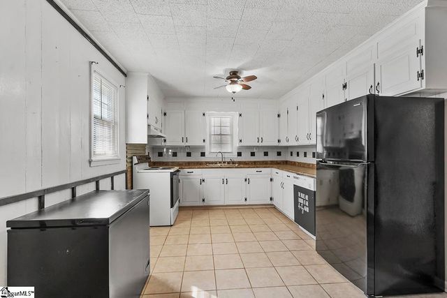 437 Sugar Creek Road, Laurens, SC 29360