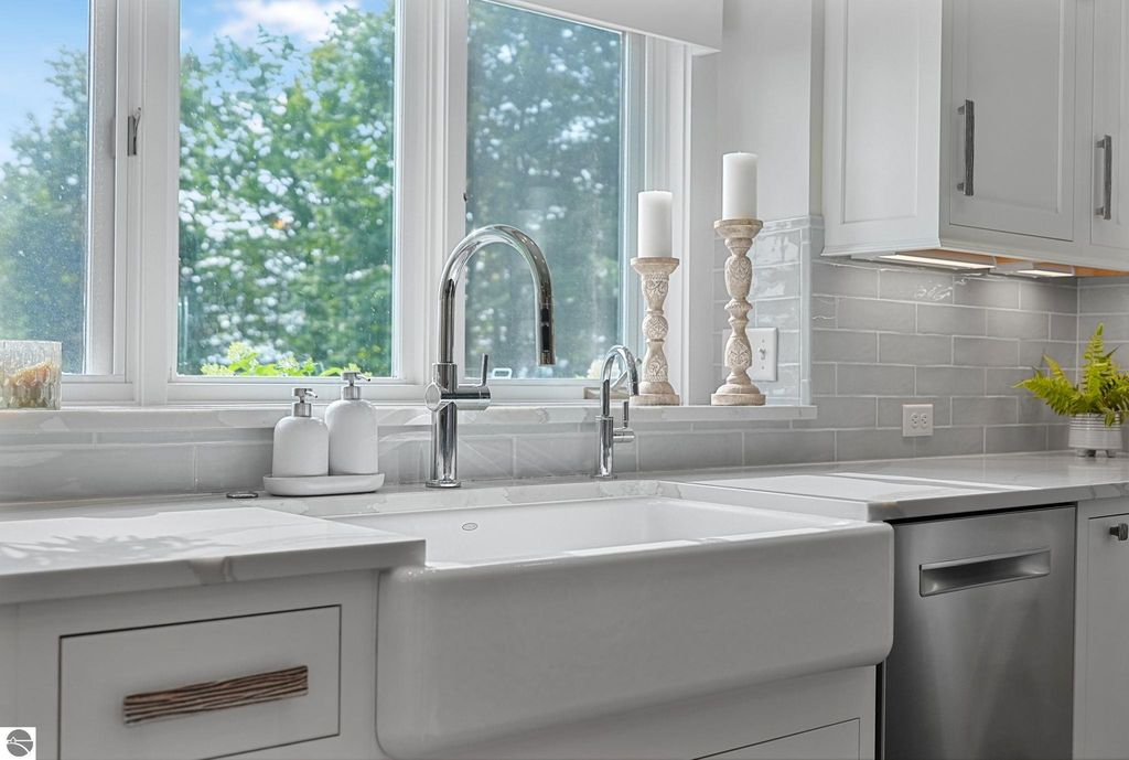 Image 20 of property listing at 9546 Eastridge Drive, Traverse City, MI 49686