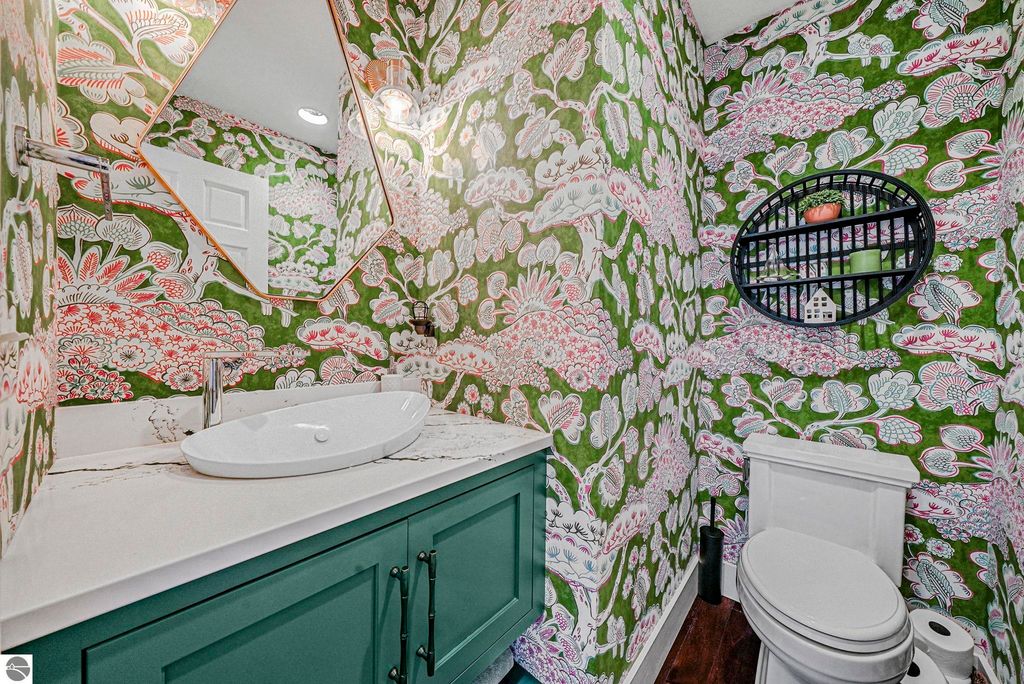 Image 33 of property listing at 9546 Eastridge Drive, Traverse City, MI 49686