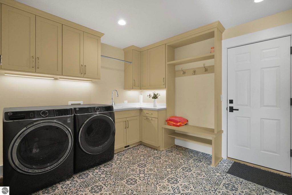 Image 36 of property listing at 9546 Eastridge Drive, Traverse City, MI 49686