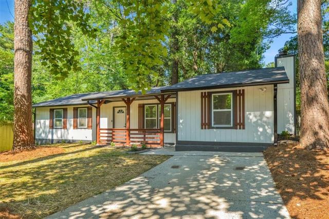 8438 N Pond Drive, Riverdale, GA 30274