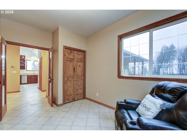 498 BRYANT HILL Rd, Woodland, WA 98674