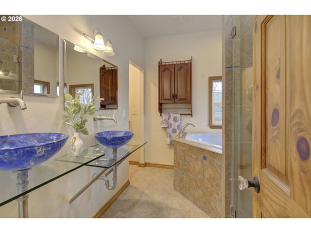 498 BRYANT HILL Rd, Woodland, WA 98674