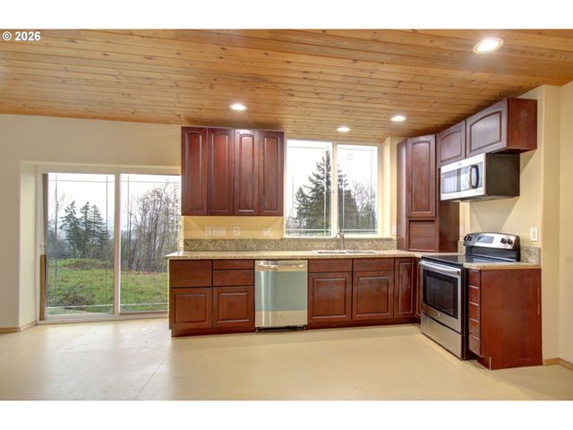 498 BRYANT HILL Rd, Woodland, WA 98674