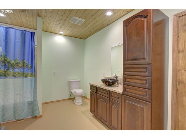 498 BRYANT HILL Rd, Woodland, WA 98674