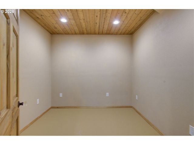 498 BRYANT HILL Rd, Woodland, WA 98674