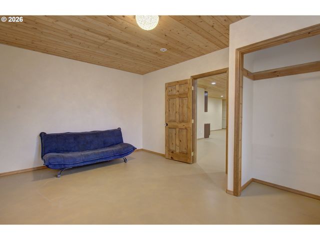 498 BRYANT HILL Rd, Woodland, WA 98674