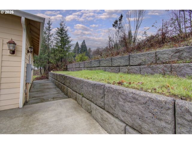 498 BRYANT HILL Rd, Woodland, WA 98674