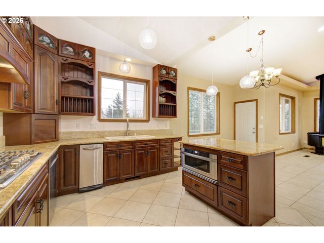 498 BRYANT HILL Rd, Woodland, WA 98674