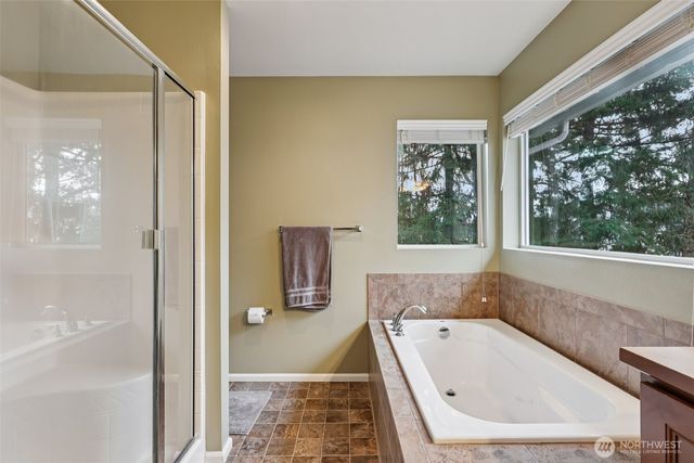 21463 SE 273rd Court, Maple Valley, WA 98038