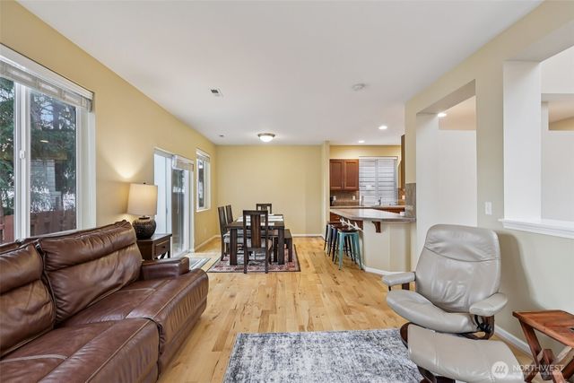 21463 SE 273rd Court, Maple Valley, WA 98038