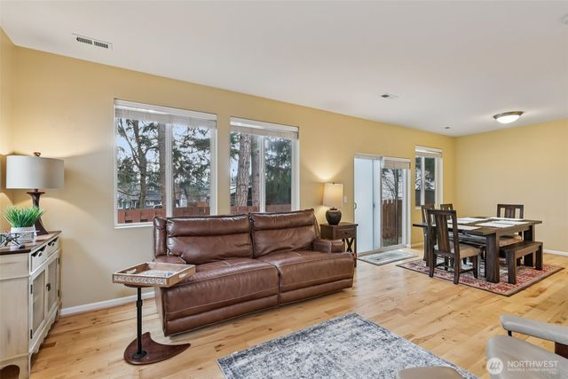 21463 SE 273rd Court, Maple Valley, WA 98038