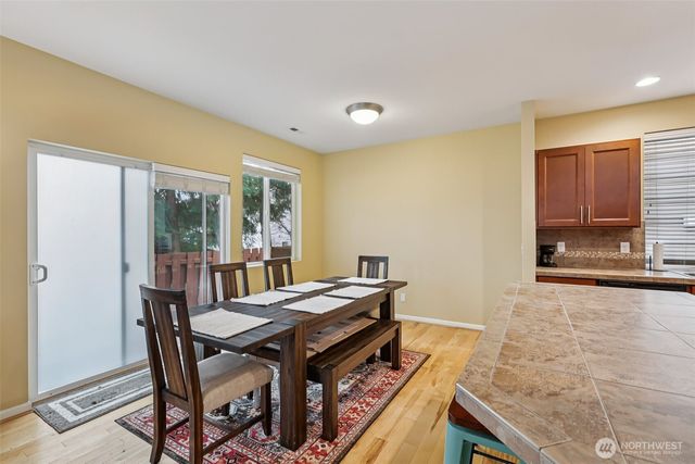 21463 SE 273rd Court, Maple Valley, WA 98038