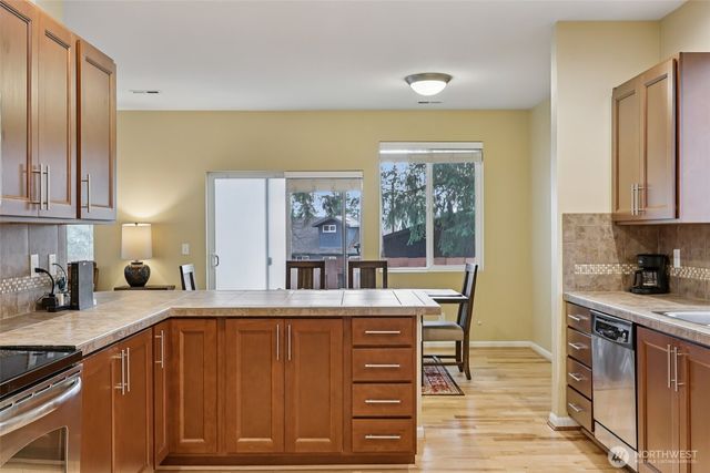 21463 SE 273rd Court, Maple Valley, WA 98038