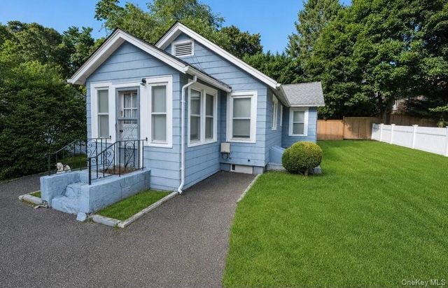 208 Vineyard Road, Huntington, NY 11743