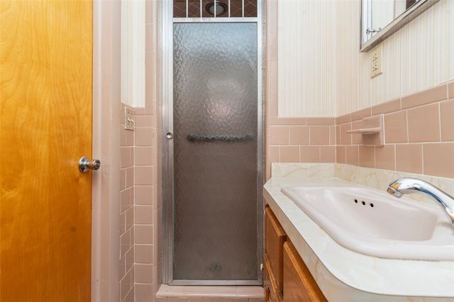 28 Wisteria Drive, Coventry, RI 02816