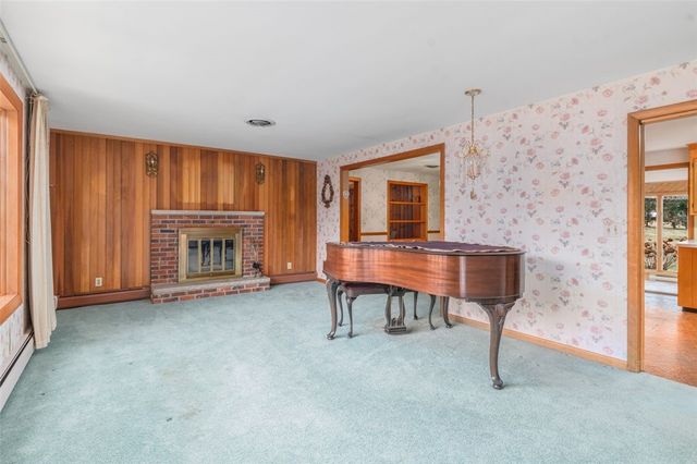 28 Wisteria Drive, Coventry, RI 02816