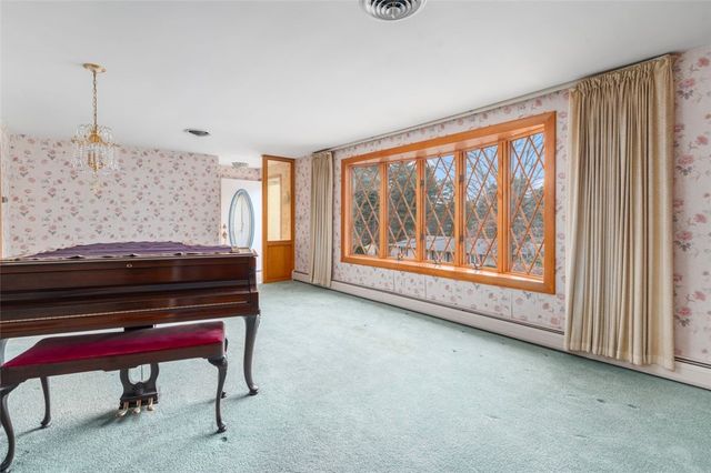 28 Wisteria Drive, Coventry, RI 02816