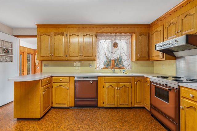 28 Wisteria Drive, Coventry, RI 02816