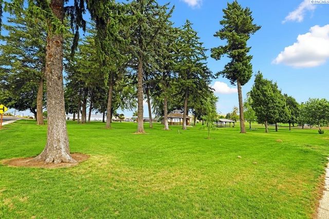 103 1st St., La Crosse, WA 99143