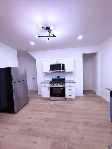 915 2nd St, Monessen, PA 15062