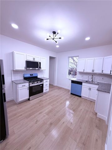 915 2nd St, Monessen, PA 15062