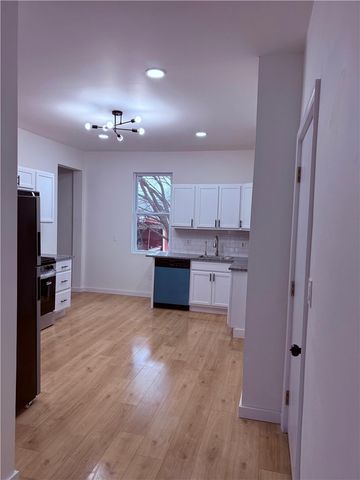 915 2nd St, Monessen, PA 15062