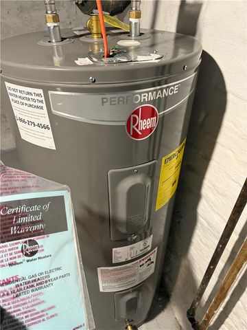 915 2nd St, Monessen, PA 15062