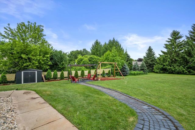 W141N10538 Wooded Hills DRIVE, Germantown, WI 53022