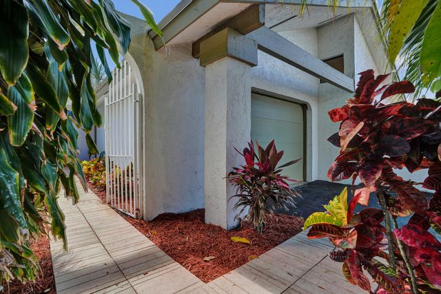 820 NW 21st Way 820, Delray Beach, FL 33445