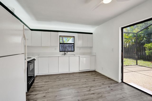 820 NW 21st Way 820, Delray Beach, FL 33445