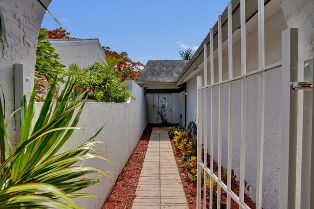 820 NW 21st Way 820, Delray Beach, FL 33445
