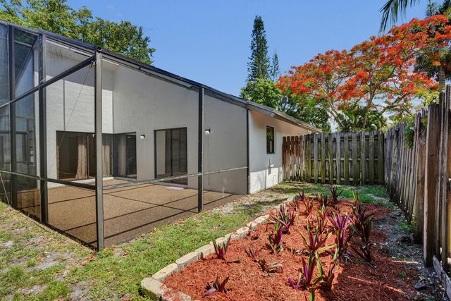 820 NW 21st Way 820, Delray Beach, FL 33445