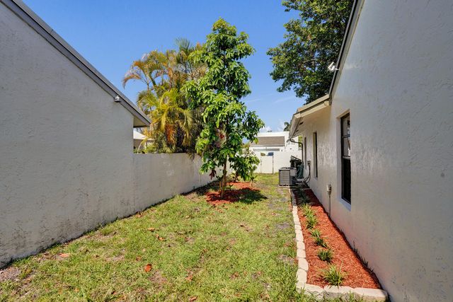 820 NW 21st Way 820, Delray Beach, FL 33445
