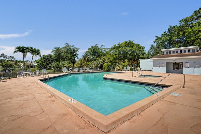 820 NW 21st Way 820, Delray Beach, FL 33445