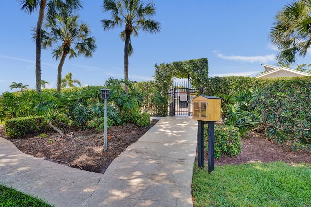 820 NW 21st Way 820, Delray Beach, FL 33445