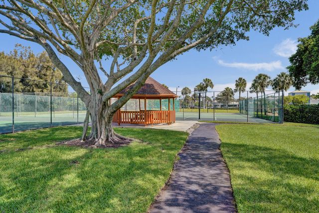 820 NW 21st Way 820, Delray Beach, FL 33445