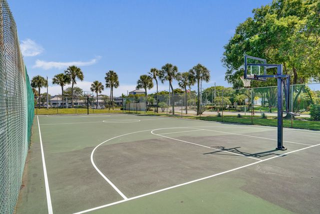 820 NW 21st Way 820, Delray Beach, FL 33445
