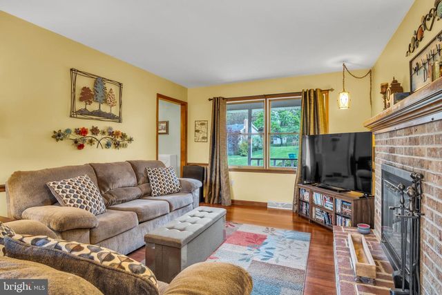 336 INDIAN CREEK DR, Mechanicsburg, PA 17050