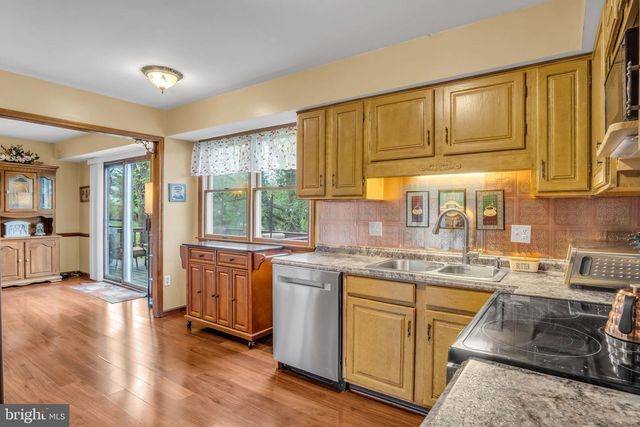 336 INDIAN CREEK DR, Mechanicsburg, PA 17050