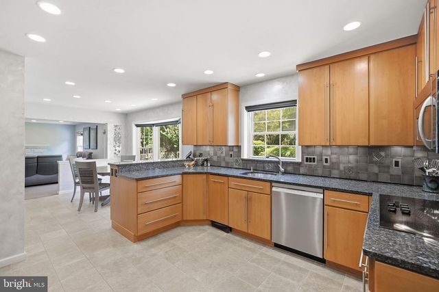 7556 PEPPERELL DR, Bethesda, MD 20817